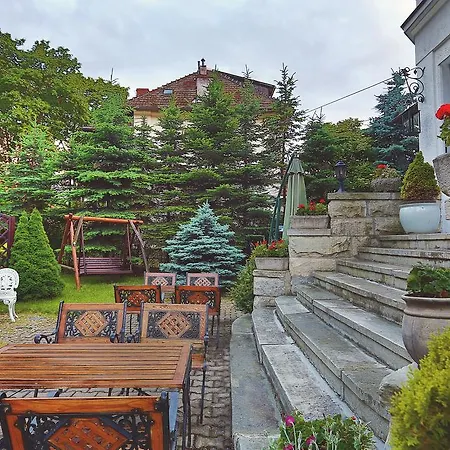 Dworek Genny Bed & Breakfast 4*
