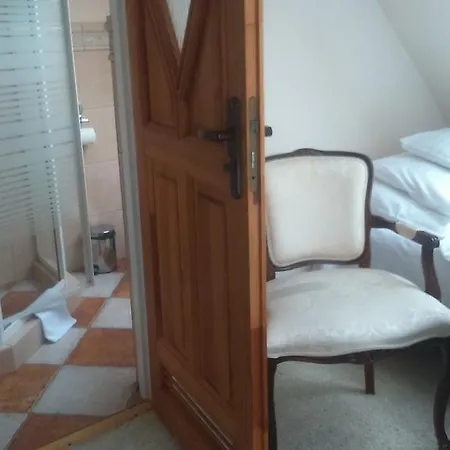 Bed & Breakfast Dworek Genny 4*