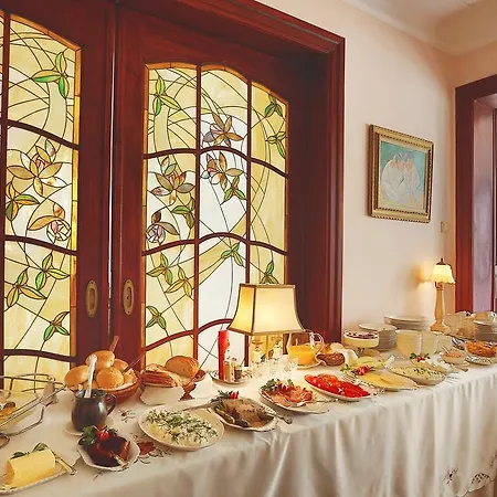 Dworek Genny 폴라니카-즈루이