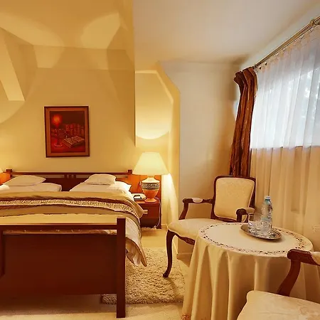 Dworek Genny Bed & Breakfast 4*
